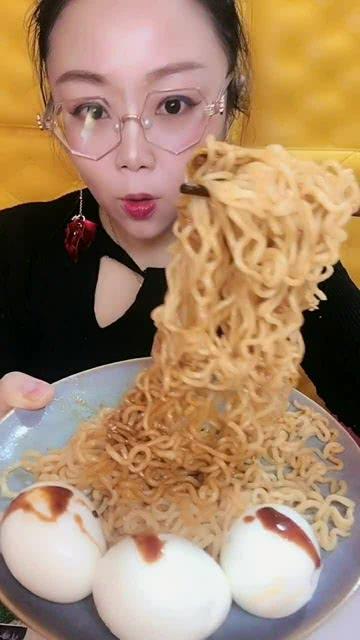 国产火鸡面配鸡蛋视频网,国产火鸡面视频教程，美味升级！